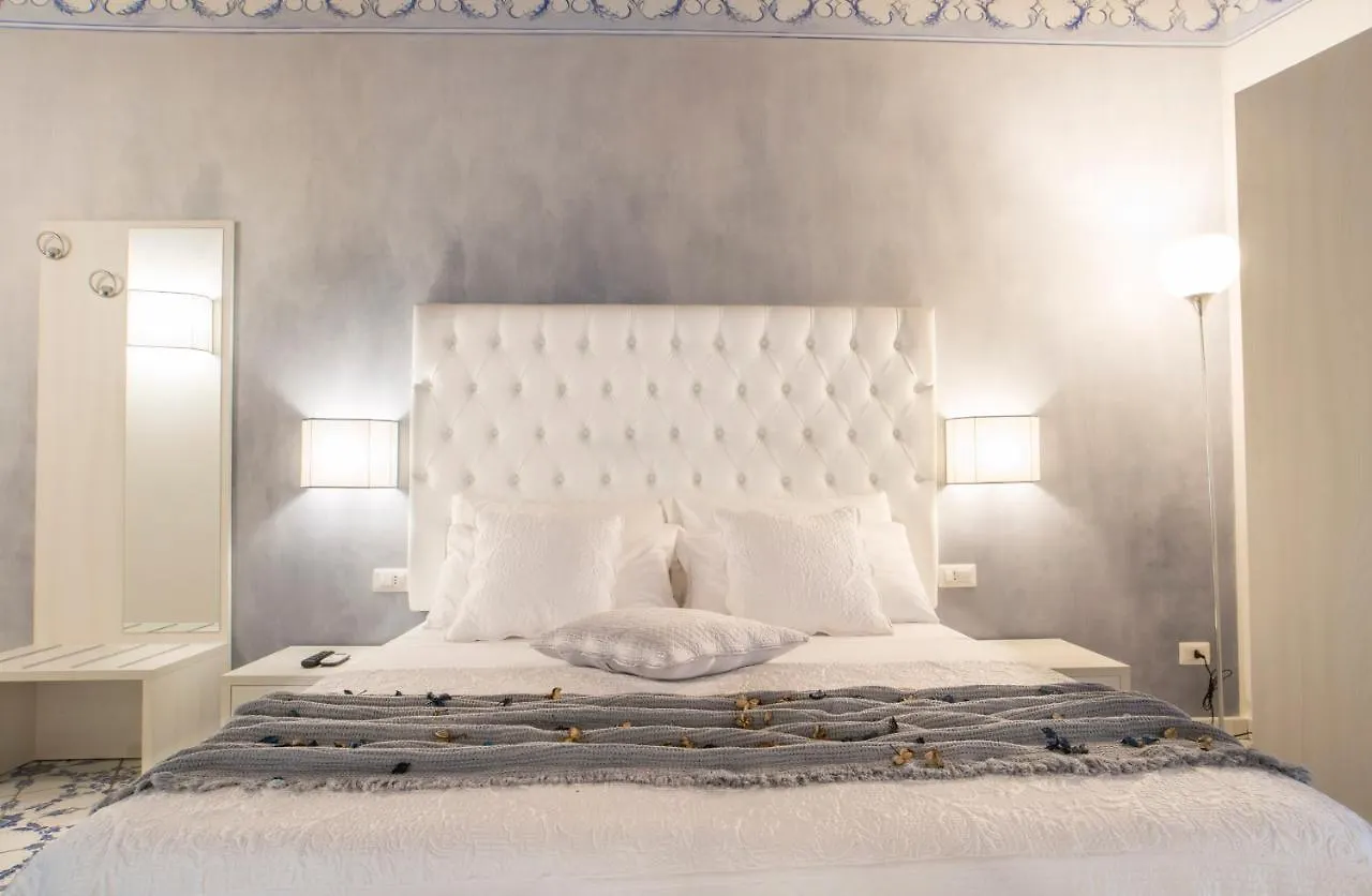 Morelli Suite Naples Italy