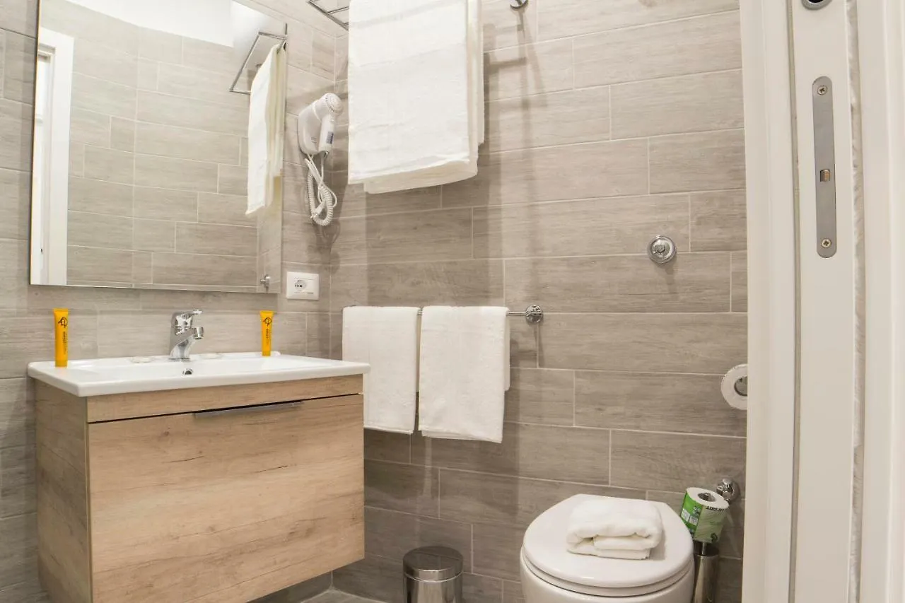 Morelli Suite Naples 2*,